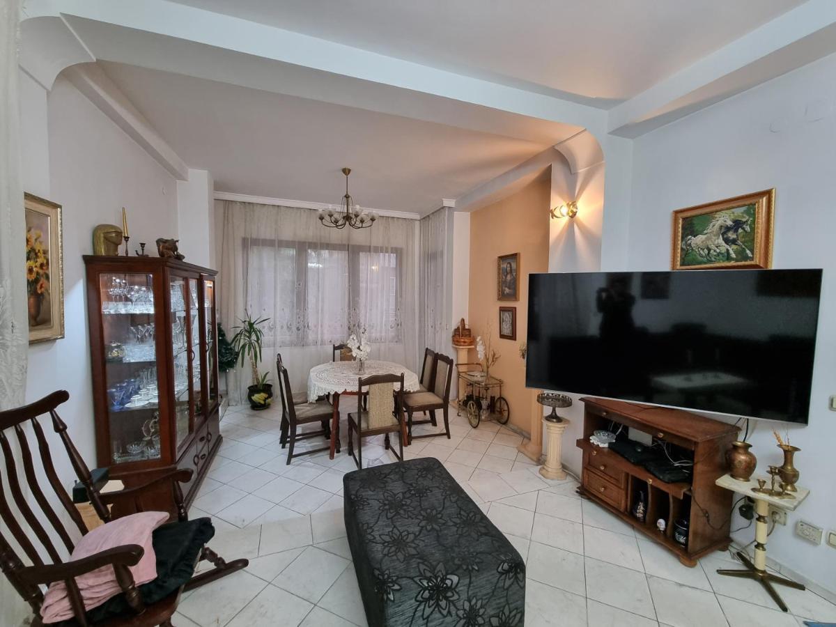 Tsar Simeon, 2 Bedroom, Living And Fireplace София